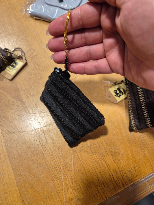 Zip purse 