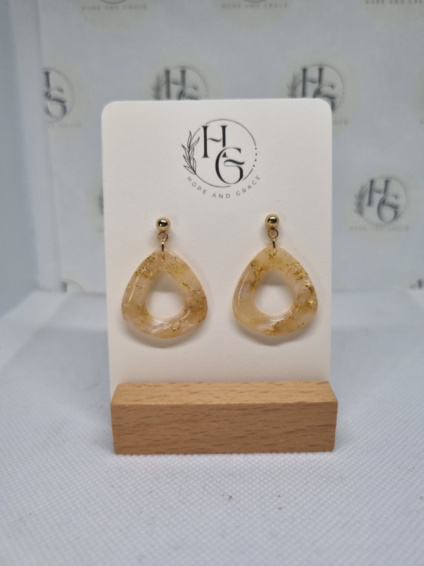 Gold elegant lightweight earrings
