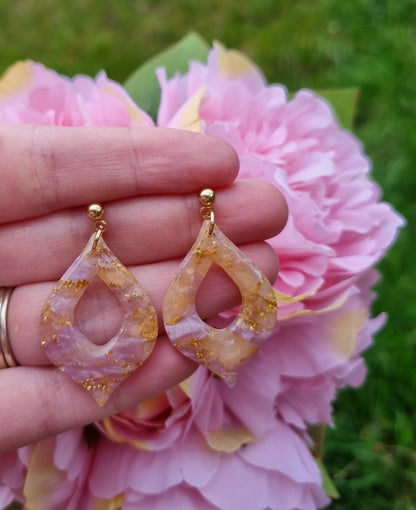 Elegant dangle lilac and gold earrings
