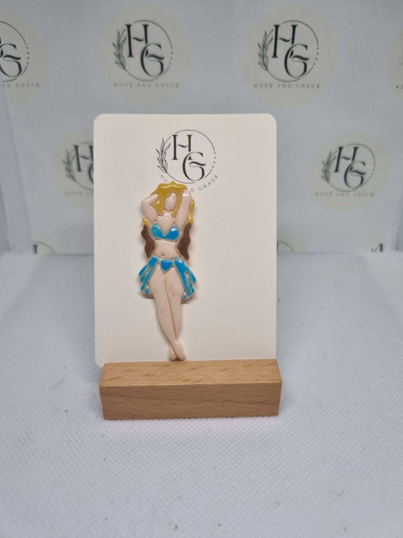 Pin up pin badge