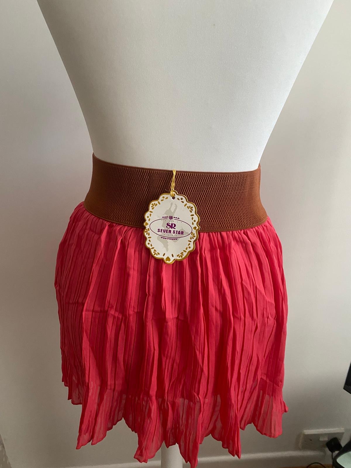 Pink pleated skirt 