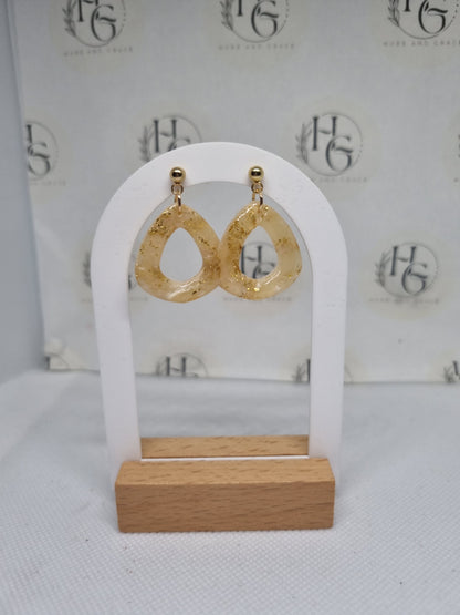 Gold elegant lightweight earrings