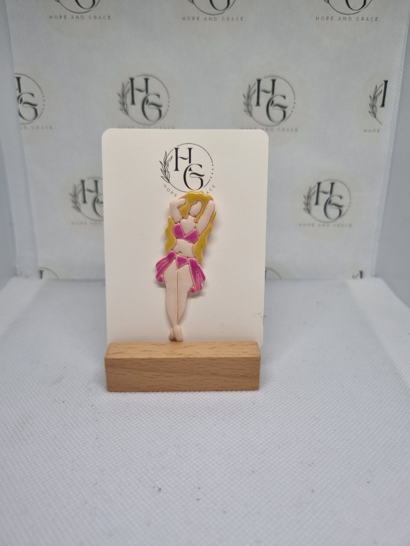 Pin up pin badge