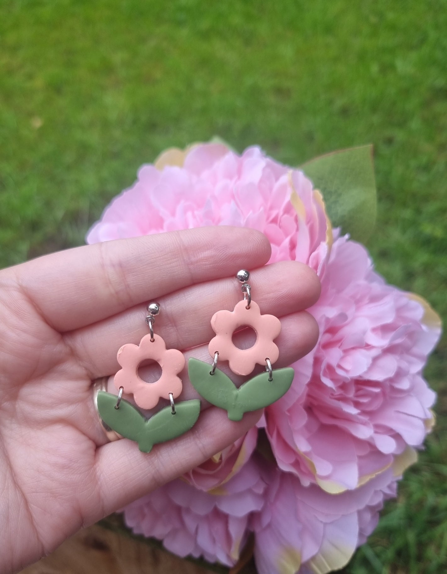 Fun peach flower earrings
