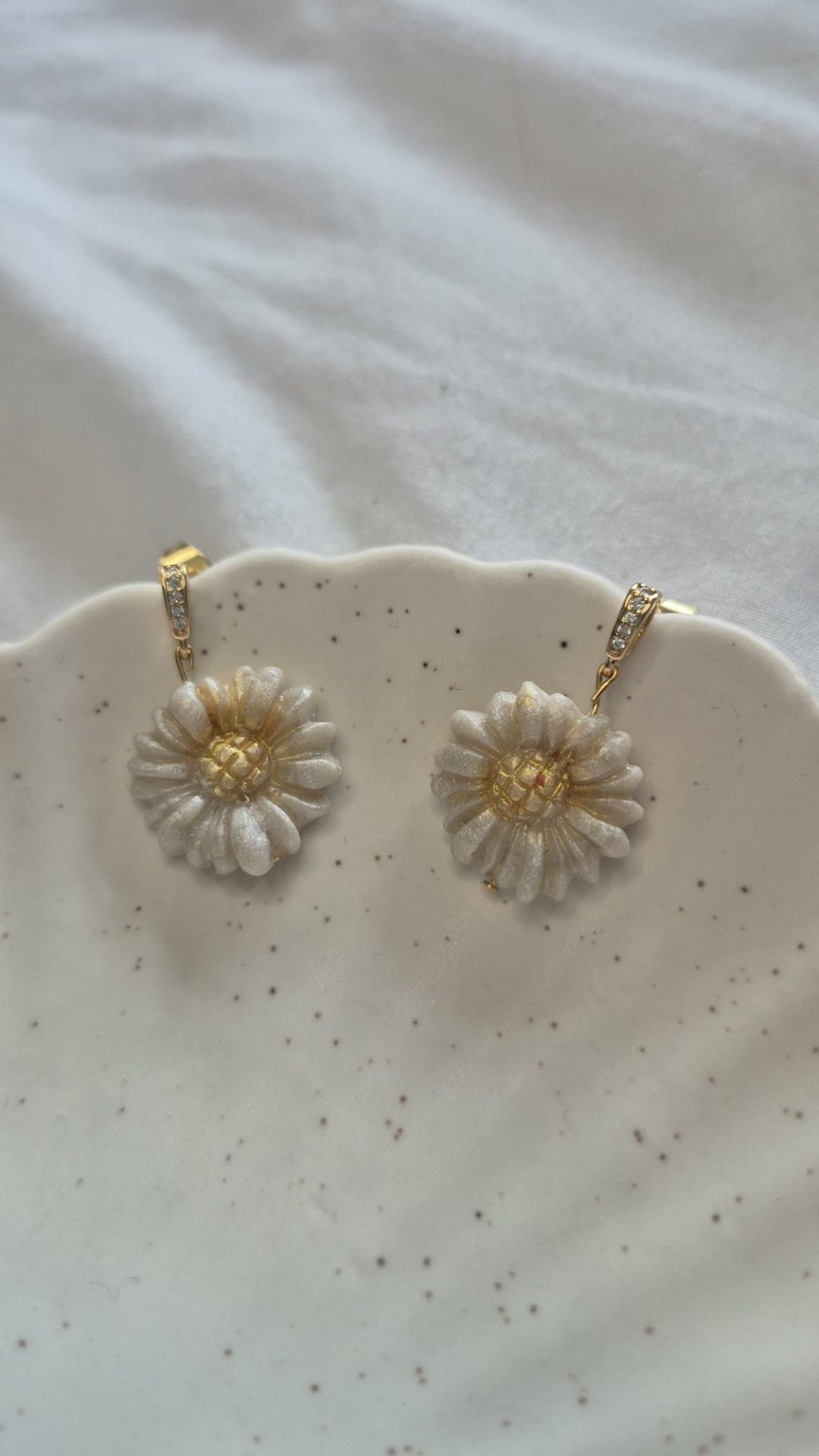 Simple Daisy Drop Earring