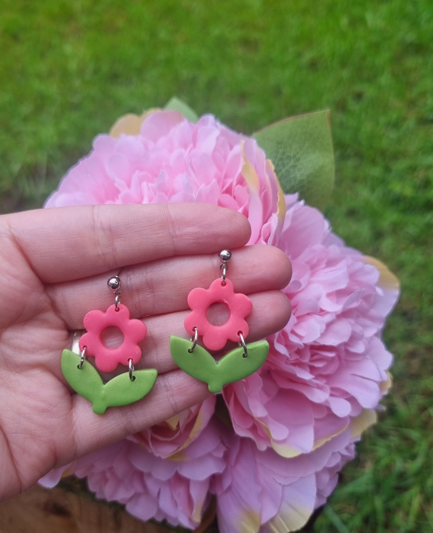 Fun pink flower earrings