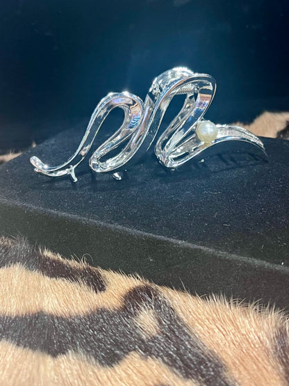 Silver Pearl Wave Clamp