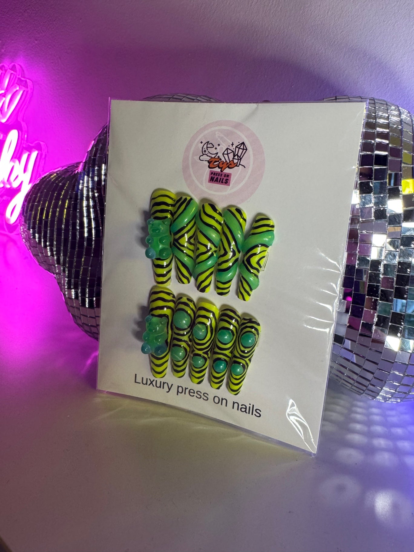 Gummy bear black and green