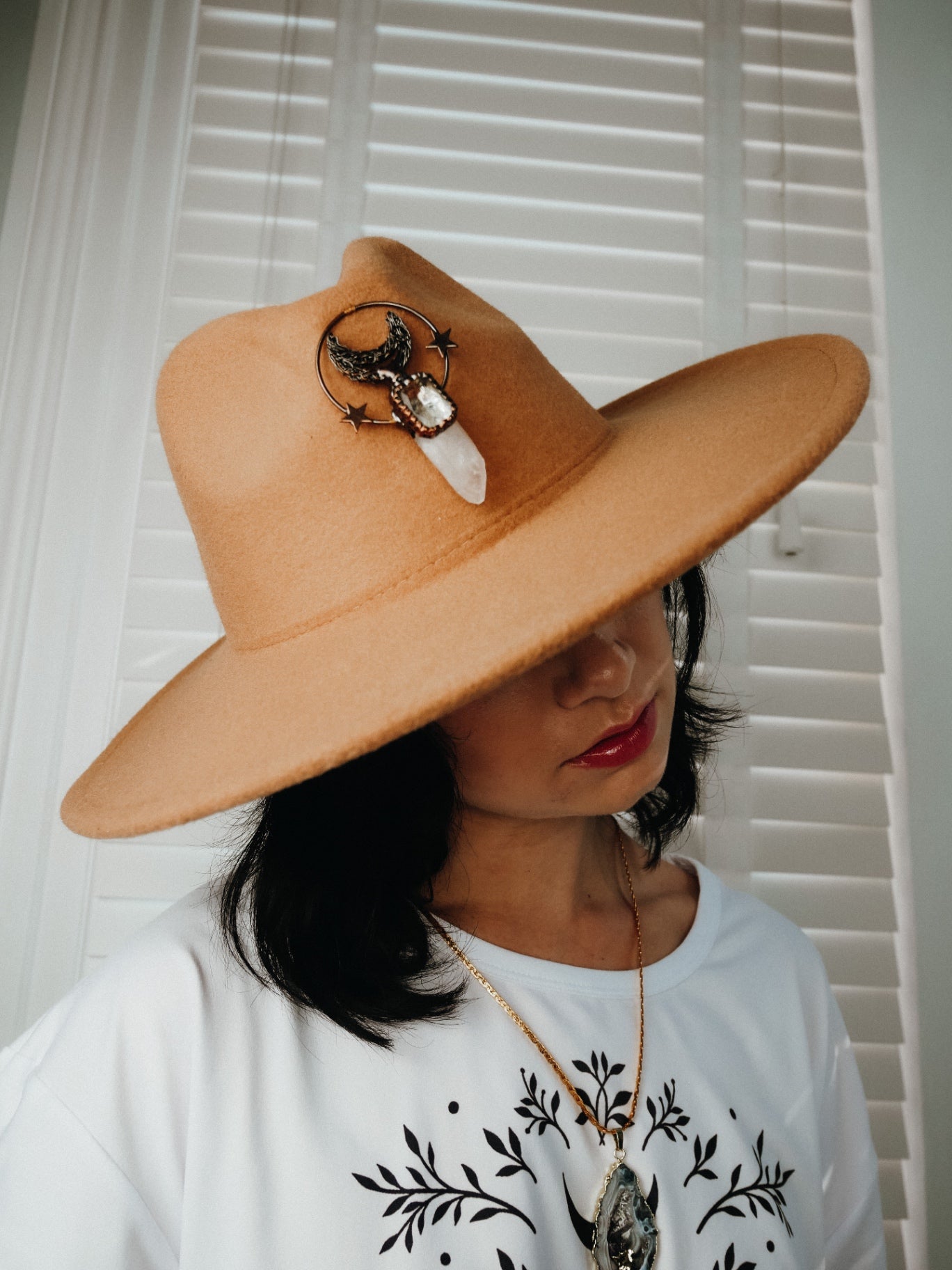 “Lunar Vision Hat – White Quartz Amulet Edition”