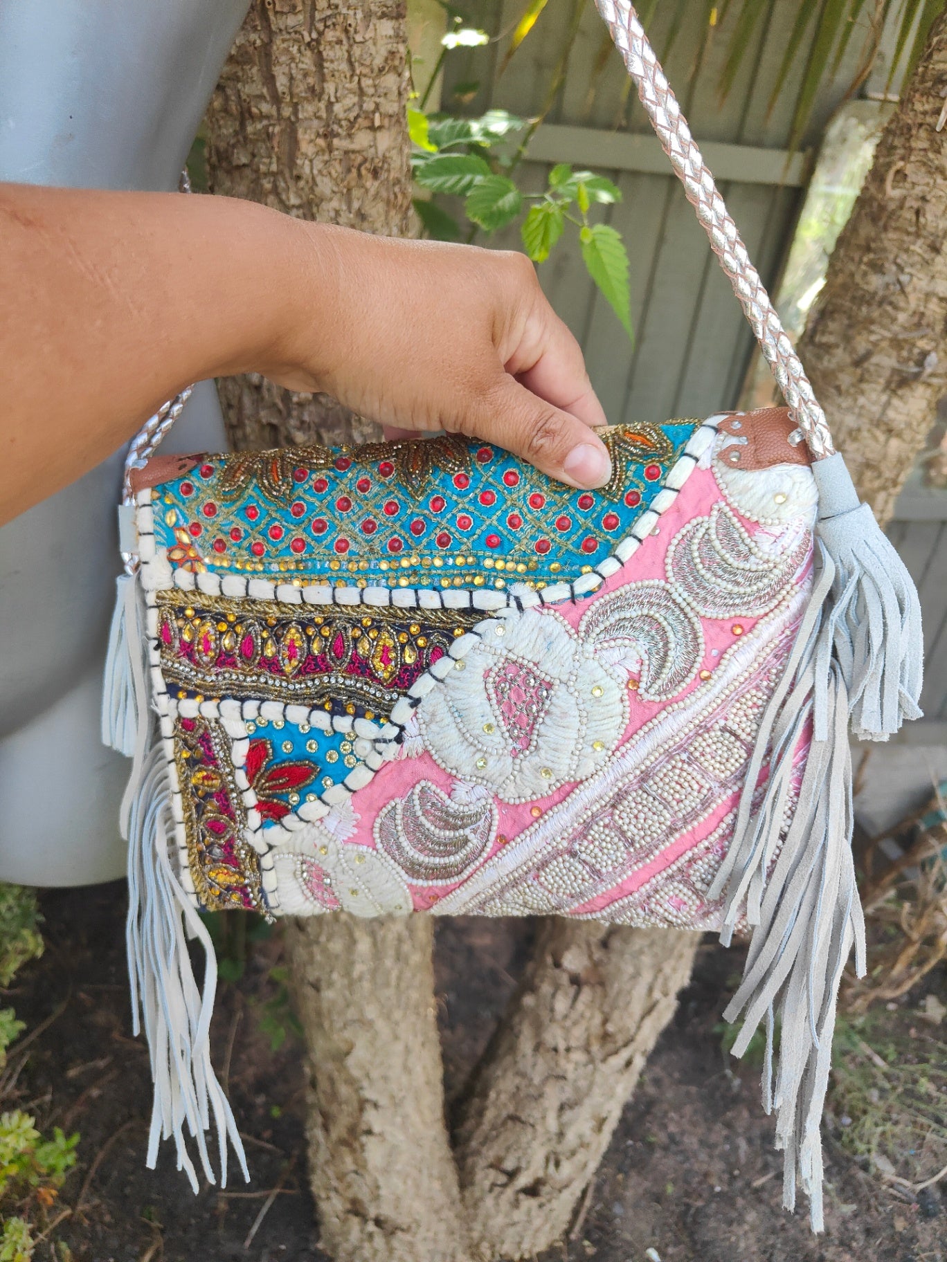 Chilean cross body bag - white tassle