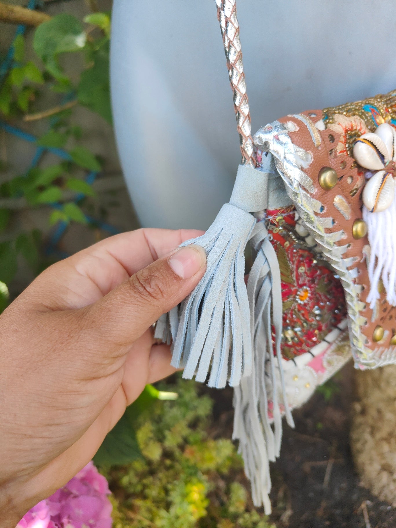 Chilean cross body bag - white tassle