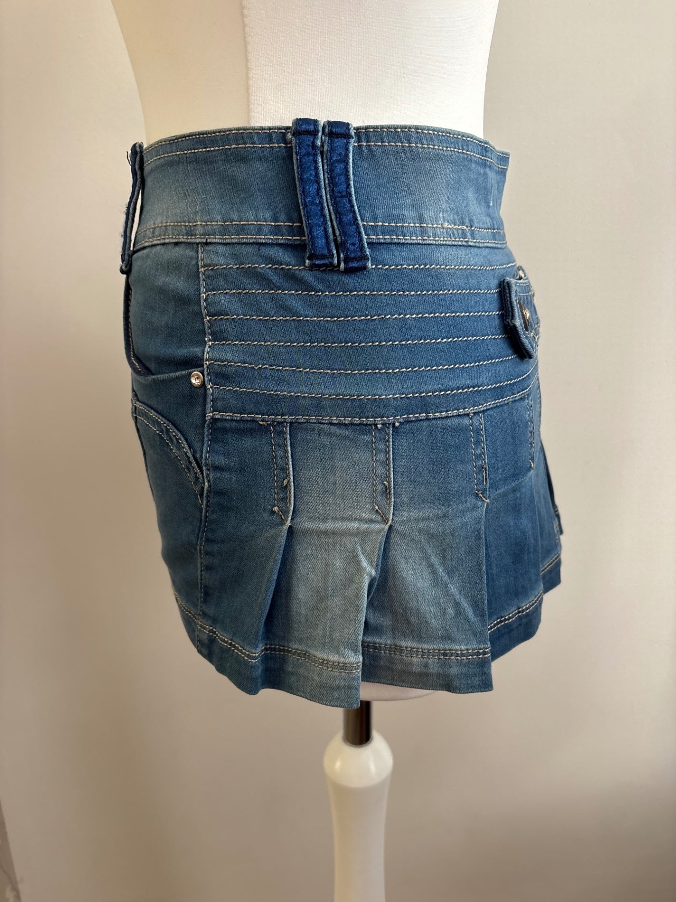Pleated denim mini skirt 