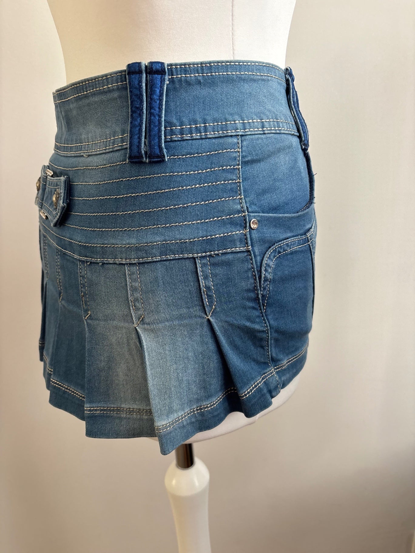Pleated denim mini skirt 