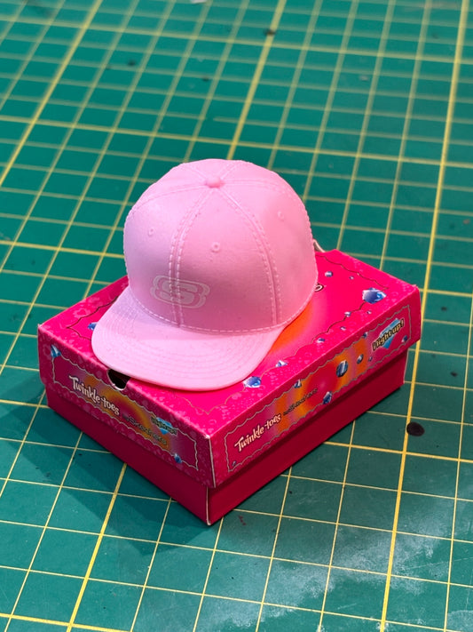Mini model Sketchers cap