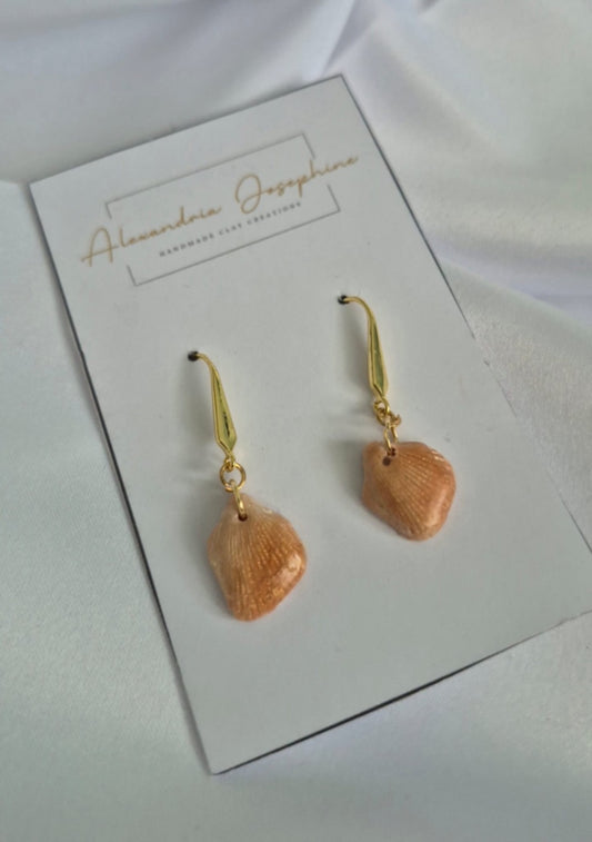 Gold Threader Seashell Earrings