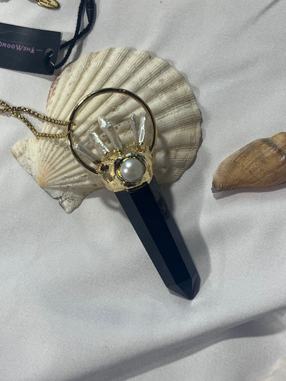 Obsidian Ritual Amulet – Biwa Pearl & Gold Hand Charm