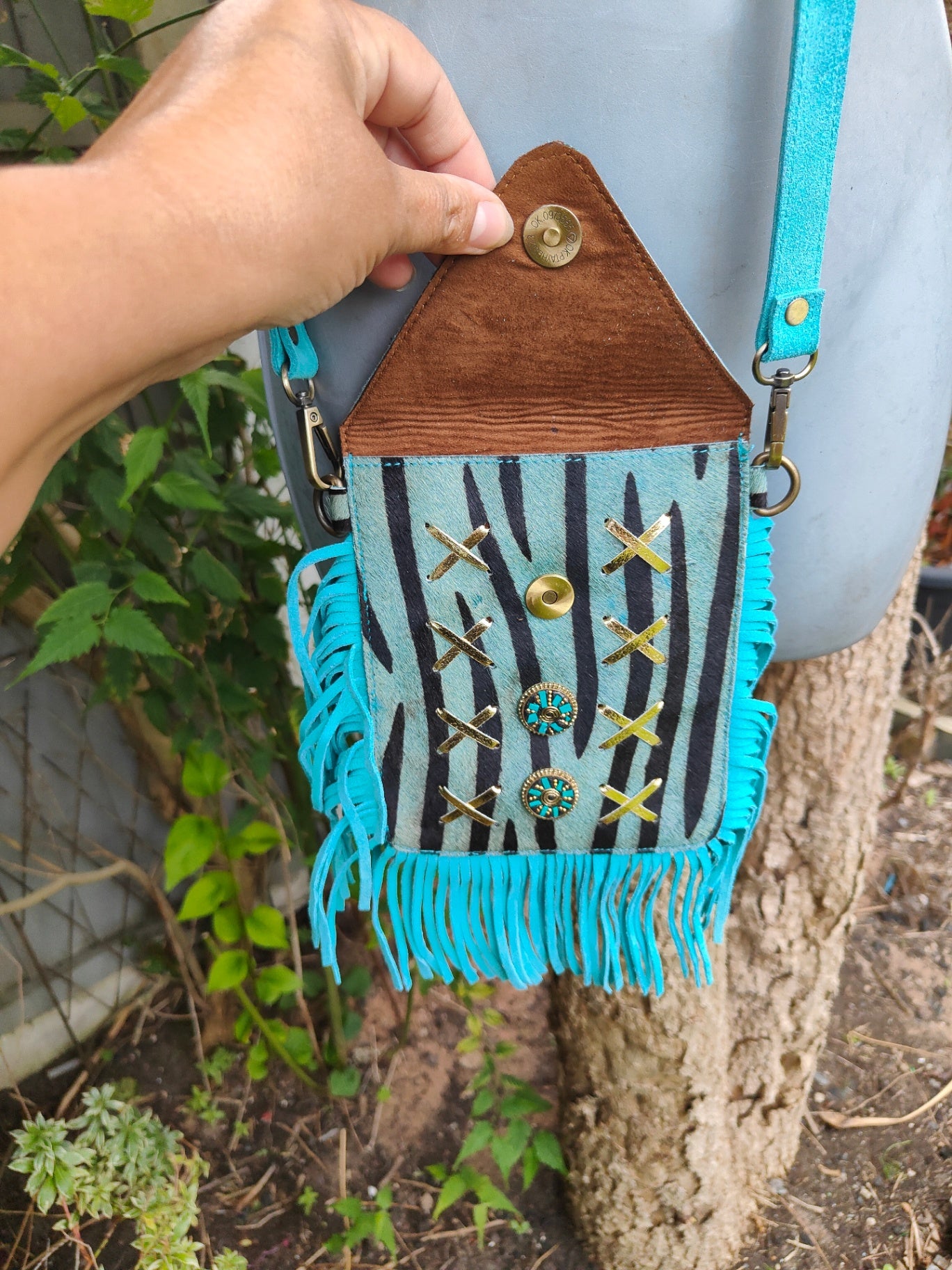 Yellowstone mobile bag - turquoise zebra