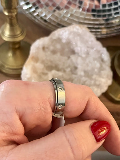 ✨ Silver Serenity Spinner Ring Size 7 ✨