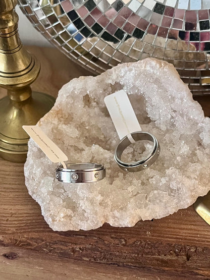 ✨ Silver Serenity Spinner Ring Size 7 ✨