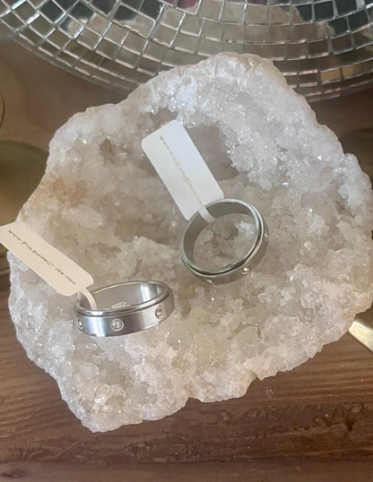 ✨ Silver Serenity Spinner Ring Size 10 ✨