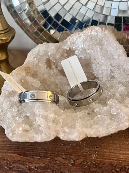 ✨ Silver Serenity Spinner Ring Size 7 ✨