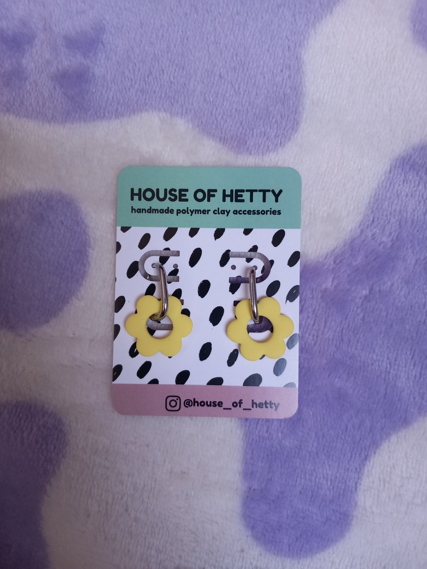 Daisy charm hoop earrings