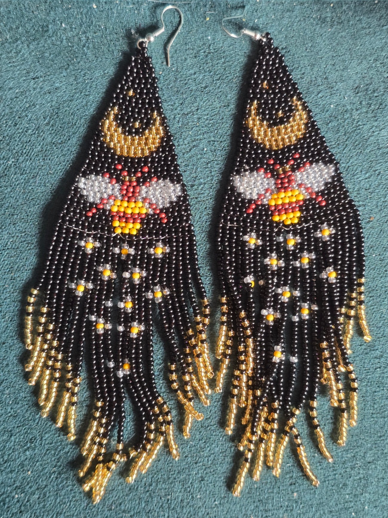 Beaded bee earrings 