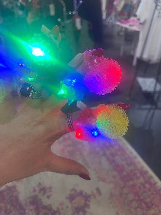 🌟 90s Spiky Light-Up Rings – One Size