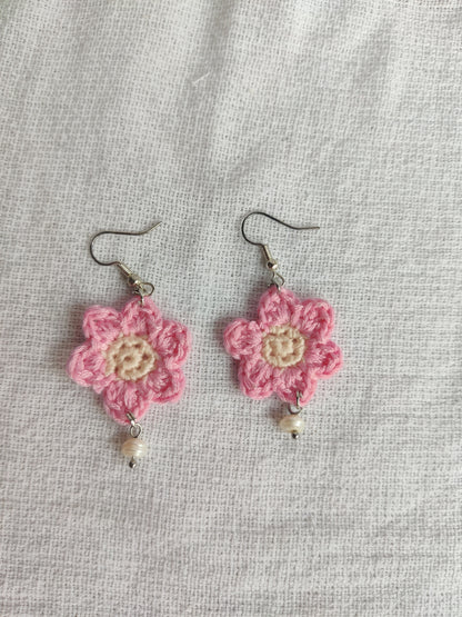 Crochet flower earrings with freshwater pearls