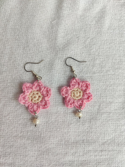Crochet flower earrings with freshwater pearls