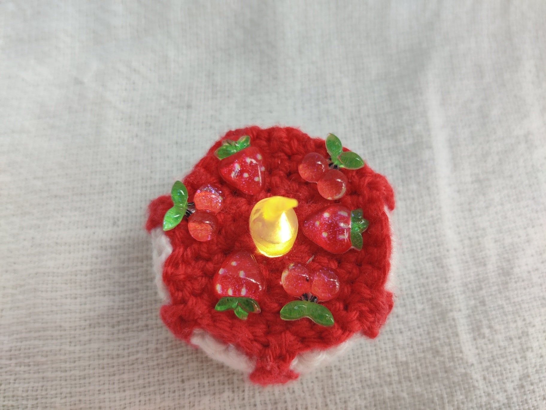 Tealight cake, miniature, strawberry and cherry cake