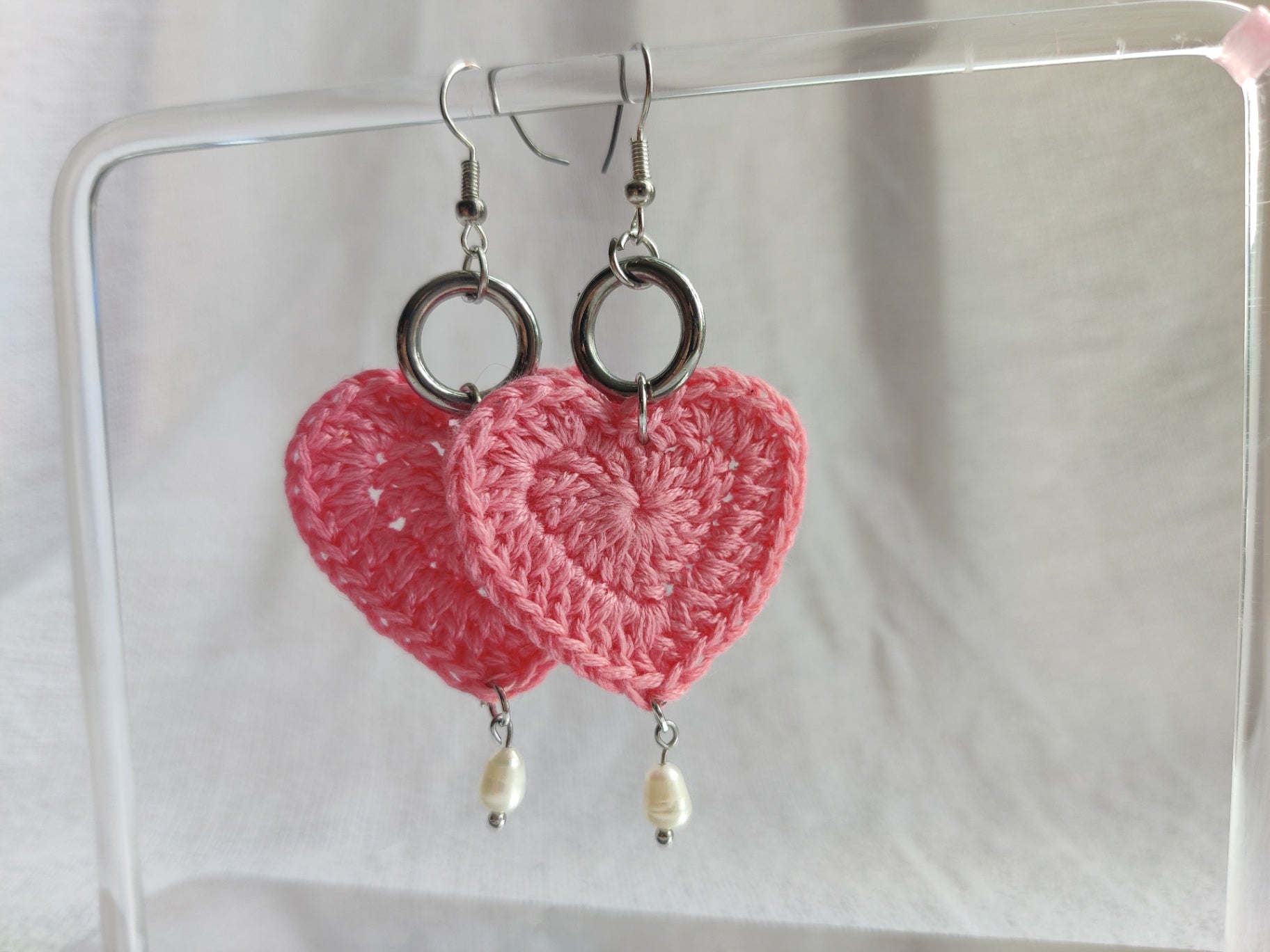 Crochet heart earrings with freshwater pearls 