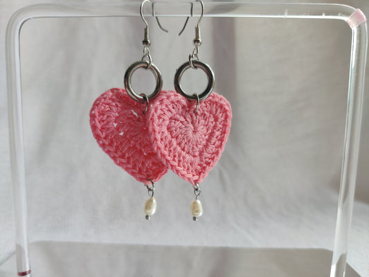 Crochet heart earrings with freshwater pearls 