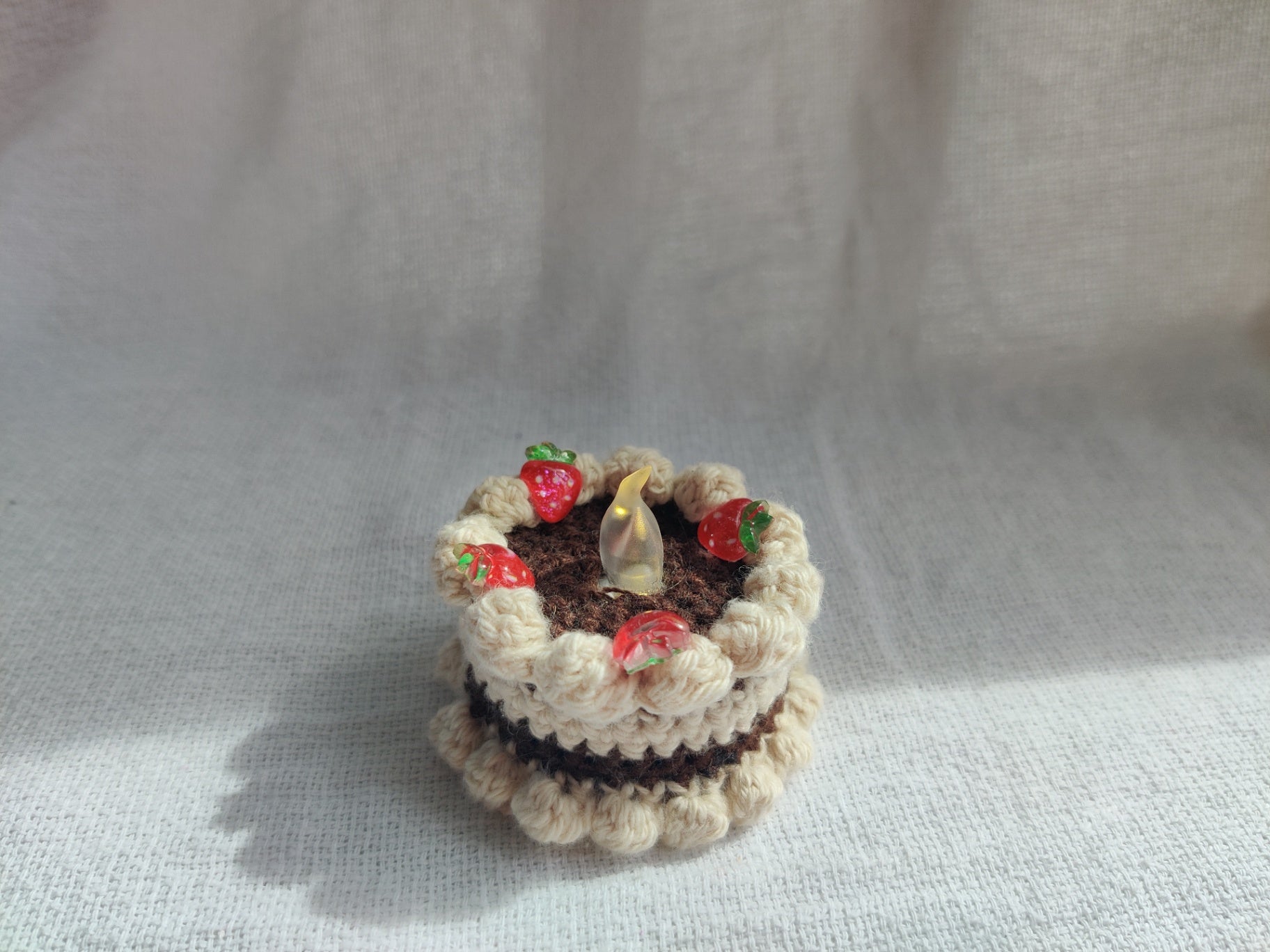 Crochet faux cake, tealight 