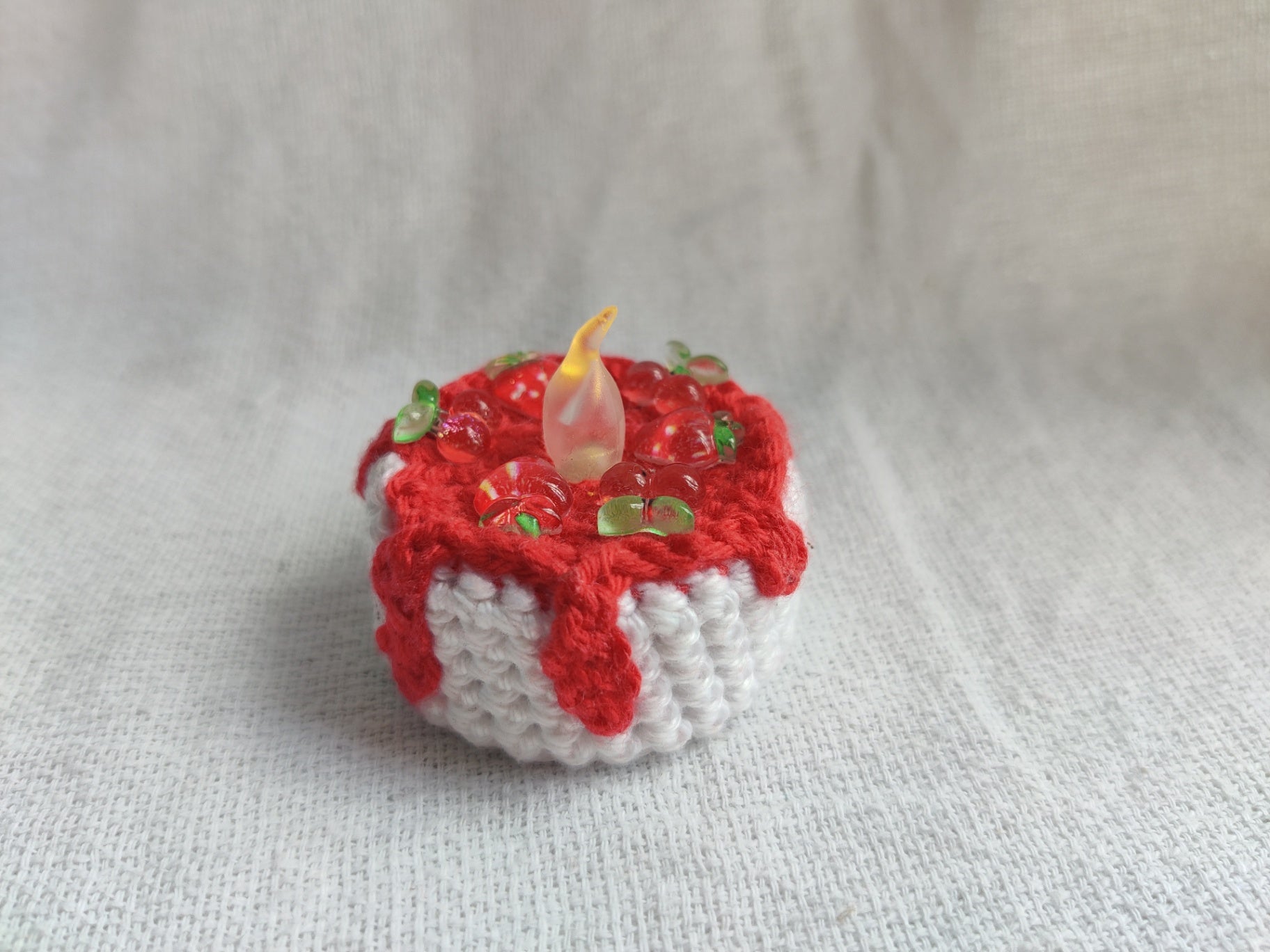 Tealight cake, miniature, strawberry and cherry cake