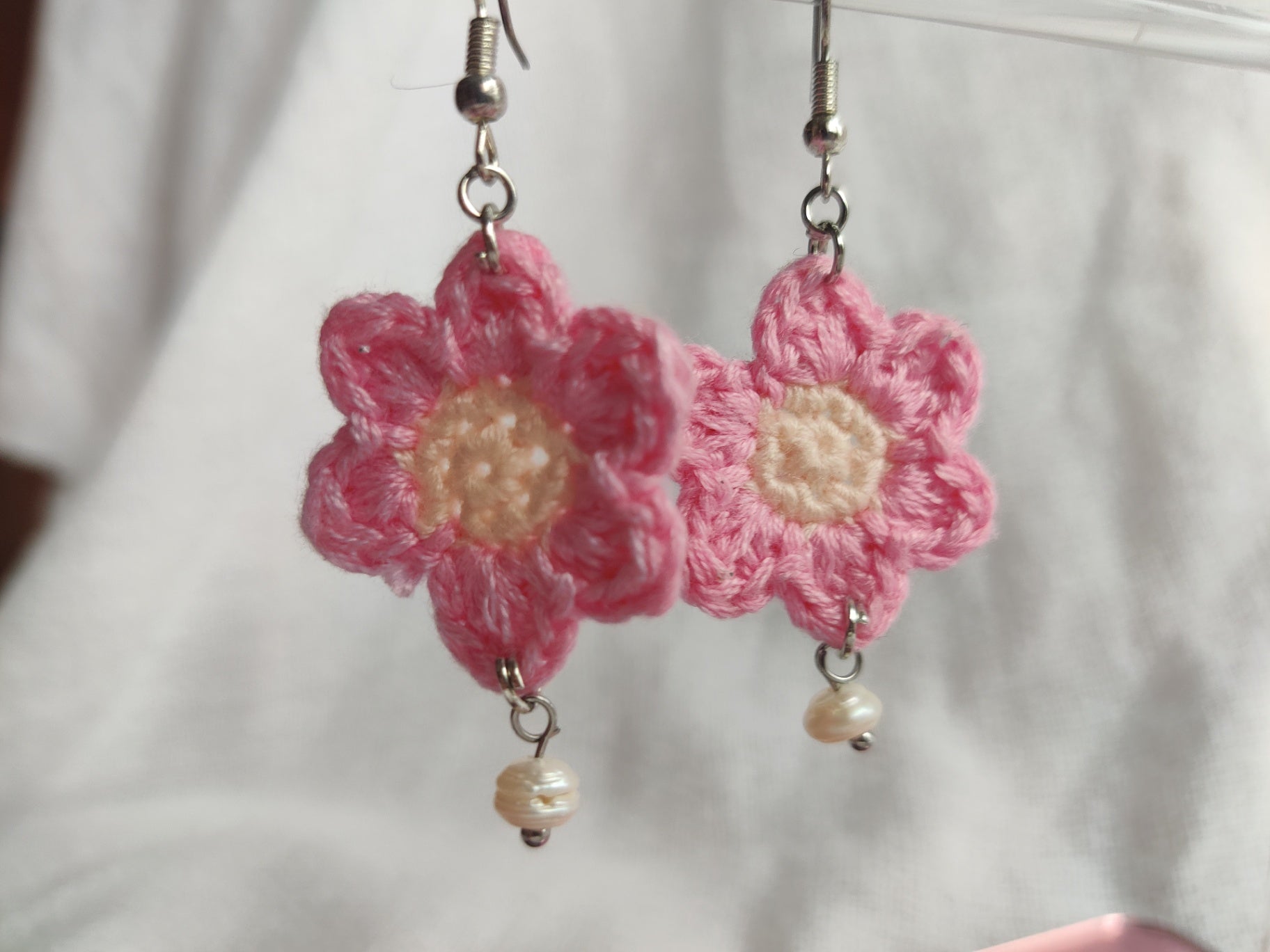 Crochet flower earrings with freshwater pearls