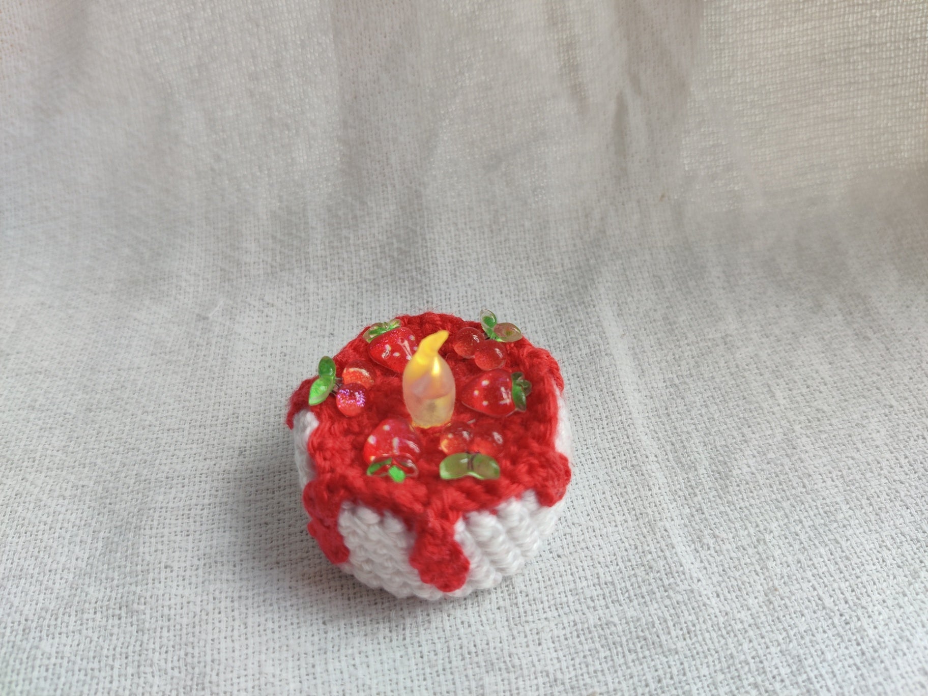 Tealight cake, miniature, strawberry and cherry cake