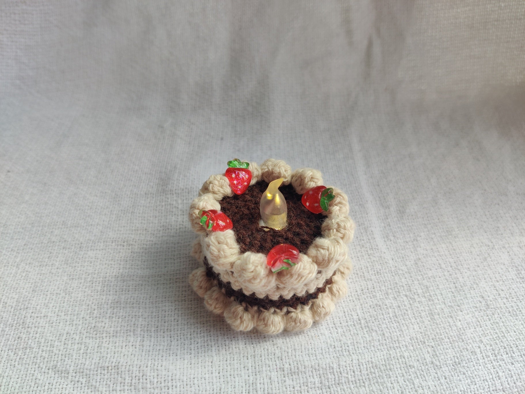 Crochet faux cake, tealight 