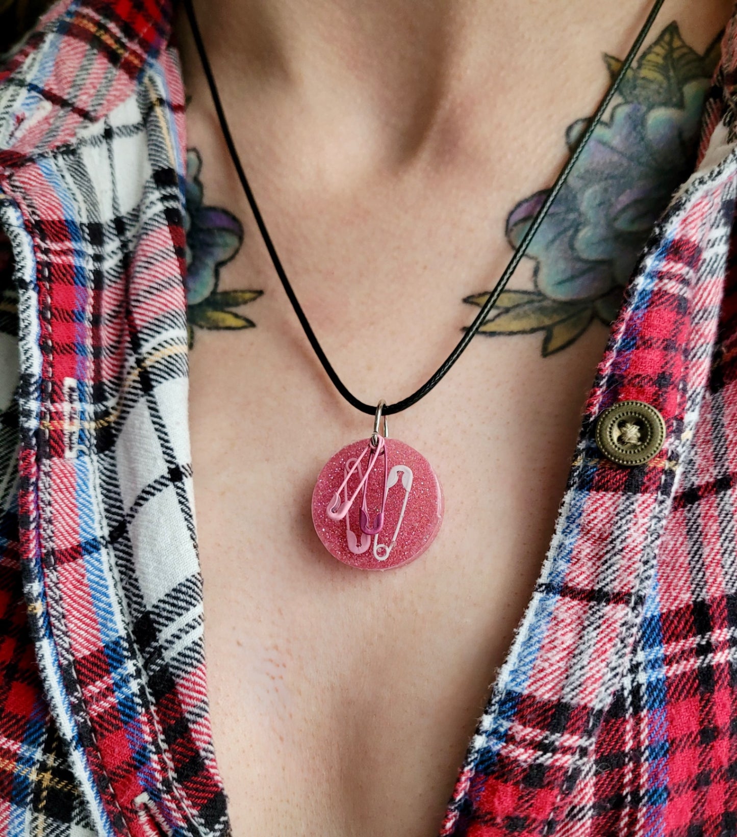 Pink Glitter Safety Pin Circle Pendant Necklace - 50 + 5cm Black Cord