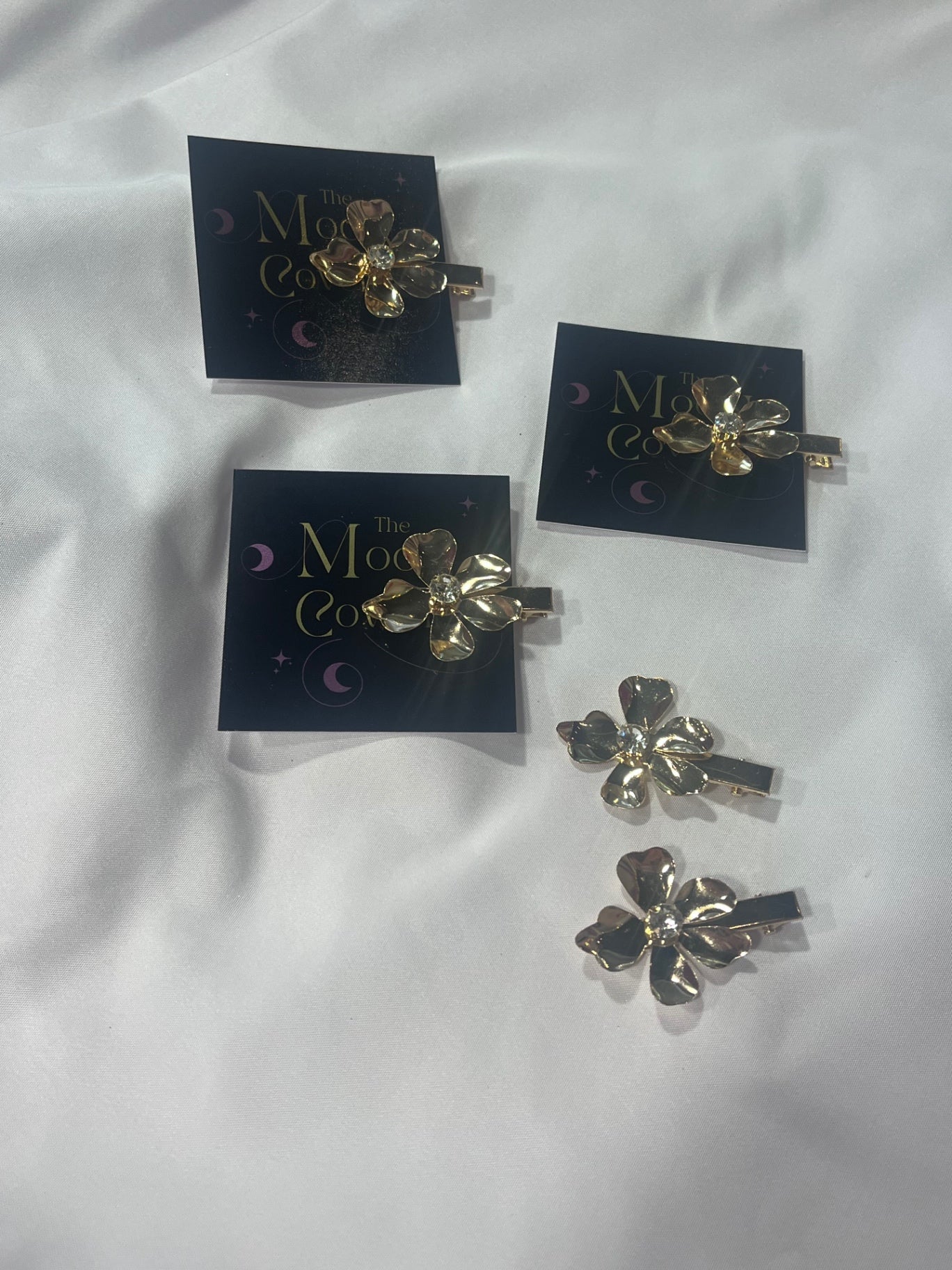 Golden Bloom Hair Clip – Floral Crystal Hair Accessory