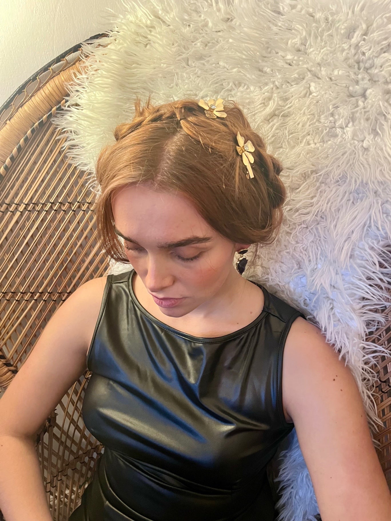 Golden Bloom Hair Clip – Floral Crystal Hair Accessory