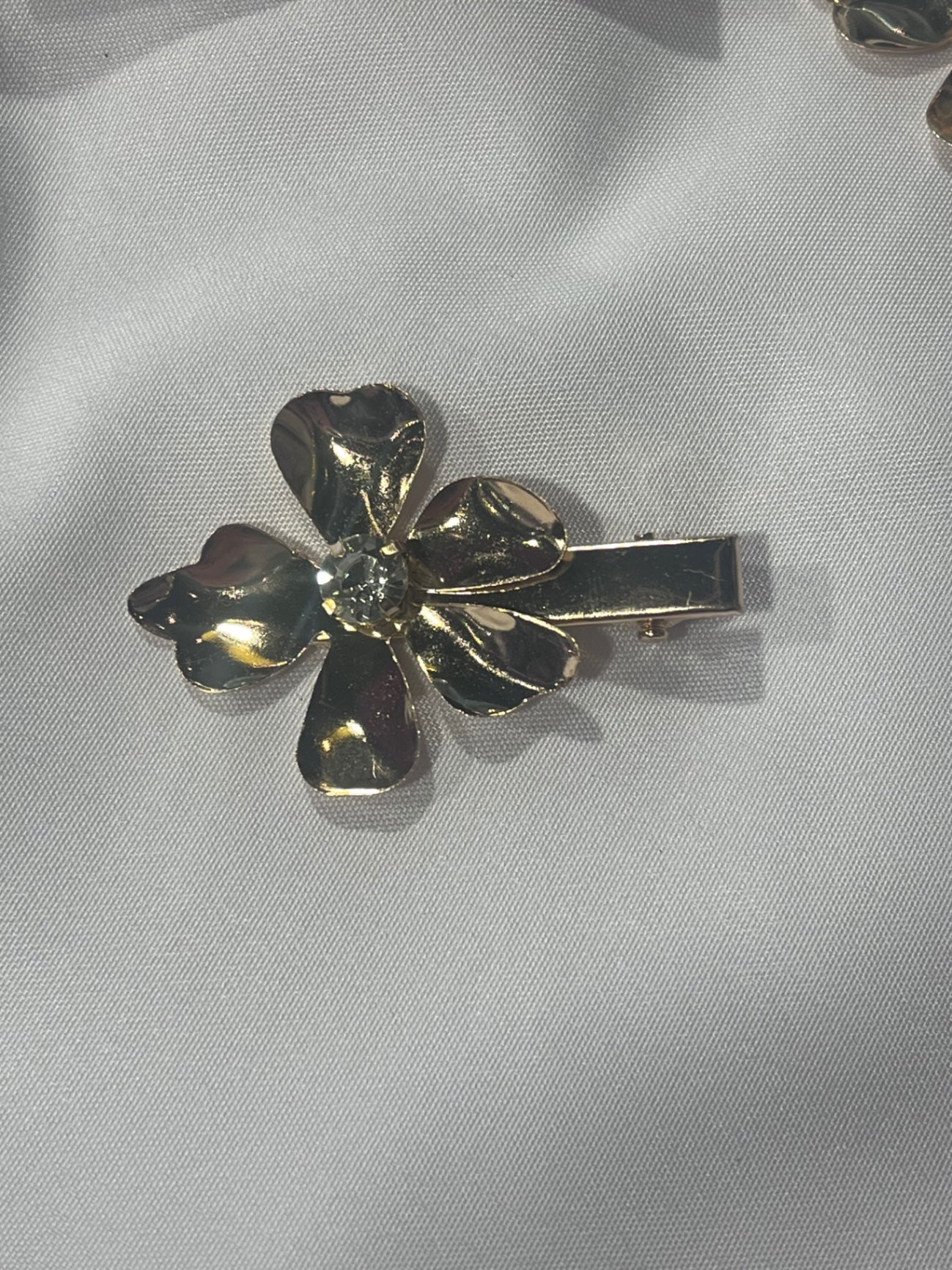 Golden Bloom Hair Clip – Floral Crystal Hair Accessory