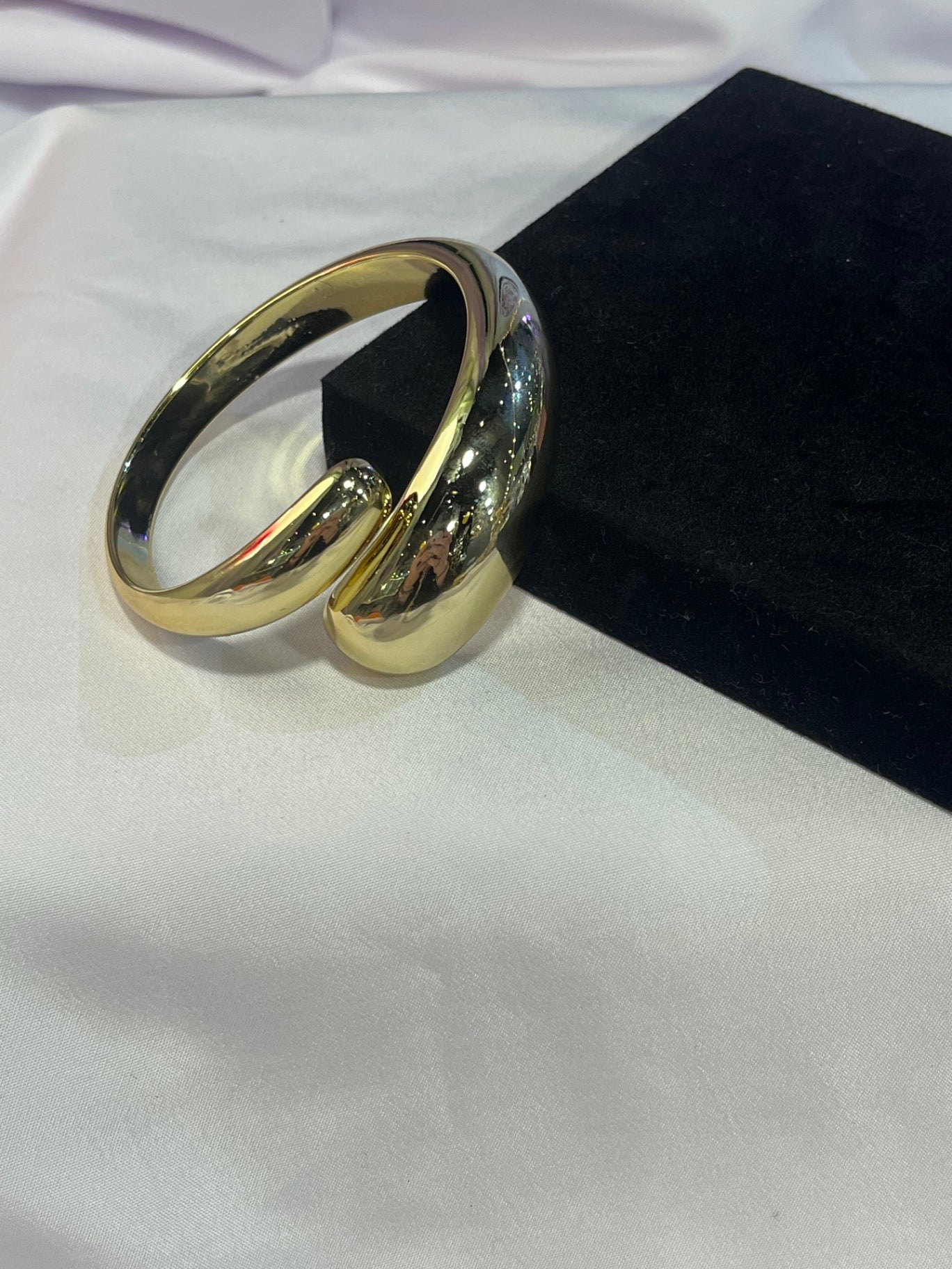 Lunar Melt Gold Cuff Bracelet – Sculpted Statement Bangle