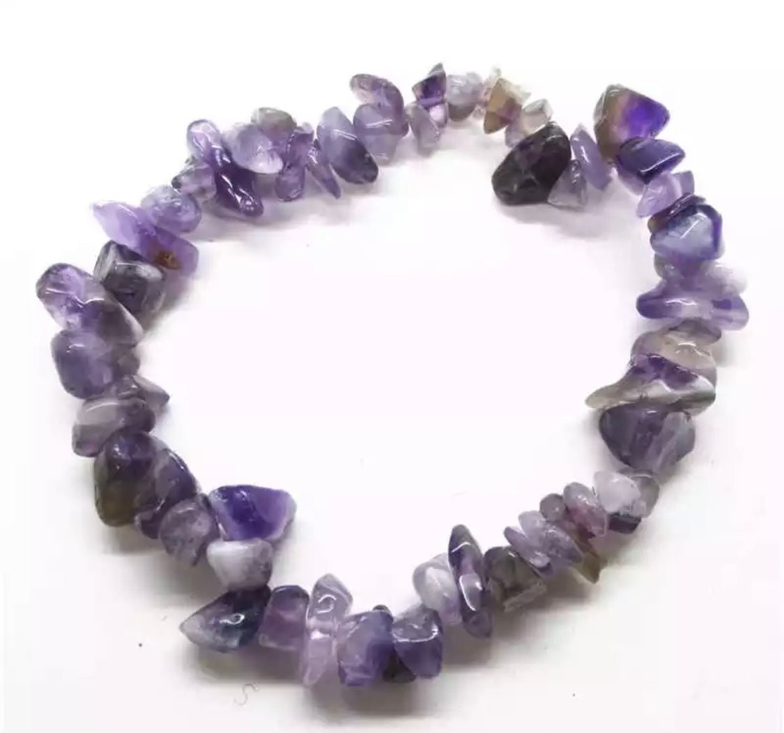 💜 Amethyst Crystal Chip Bracelet