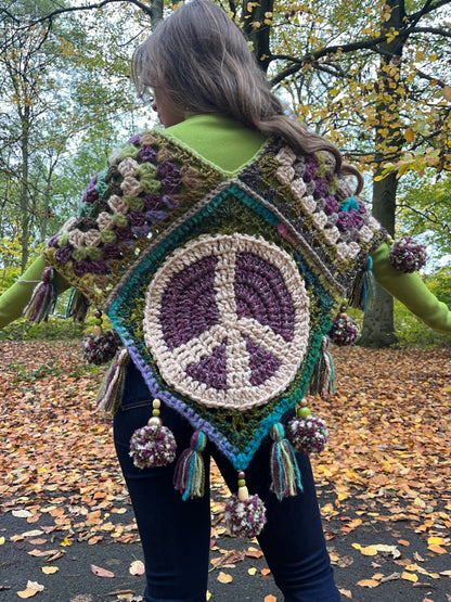 Pom Pom poncho - THE MAGIC LABEL