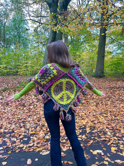 Pom Pom poncho - THE MAGIC LABEL