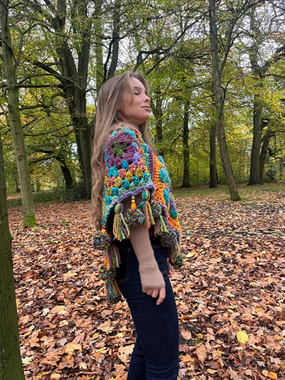Pom Pom poncho - THE MAGIC LABEL