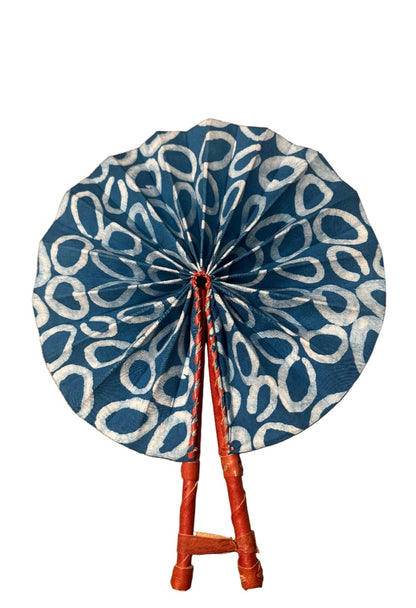 Fan Blue and White Circle Pattern