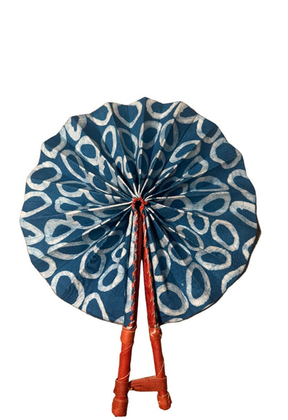 Fan Blue and White Circle Pattern