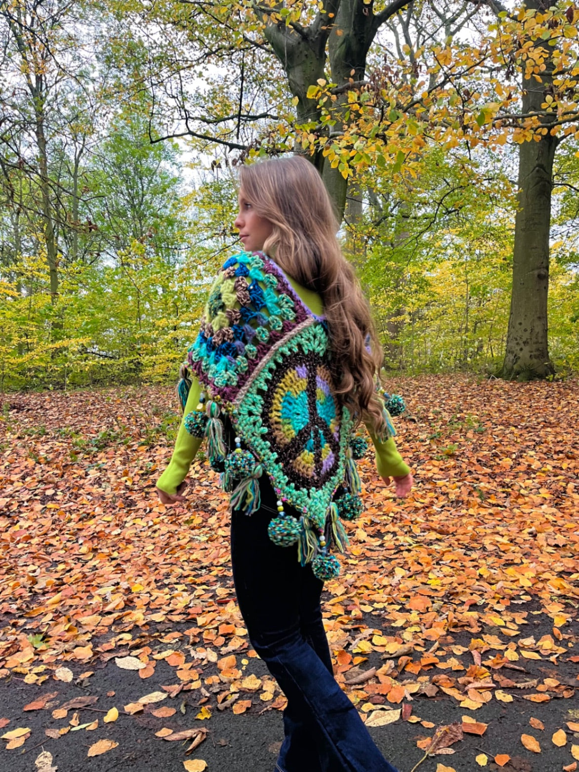 Pom Pom poncho - THE MAGIC LABEL